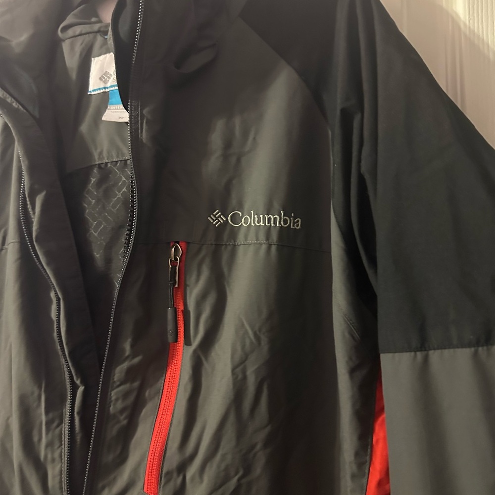 Columbia Two-Tone Jacket with Red Highlights - Picture 4 of 10